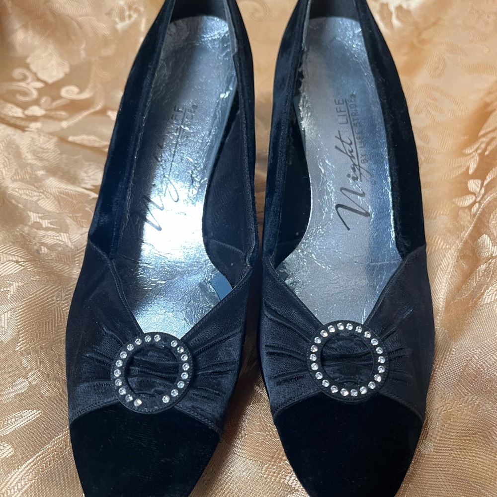 Life Stride Black Heels with Classic Silhouette